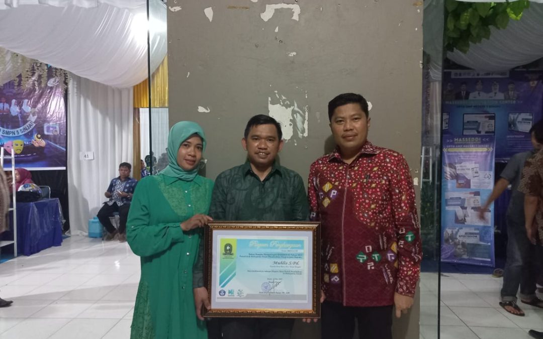 Pemerintah Desa Baru Terima Penghargaan Hari Pendidikan Nasional